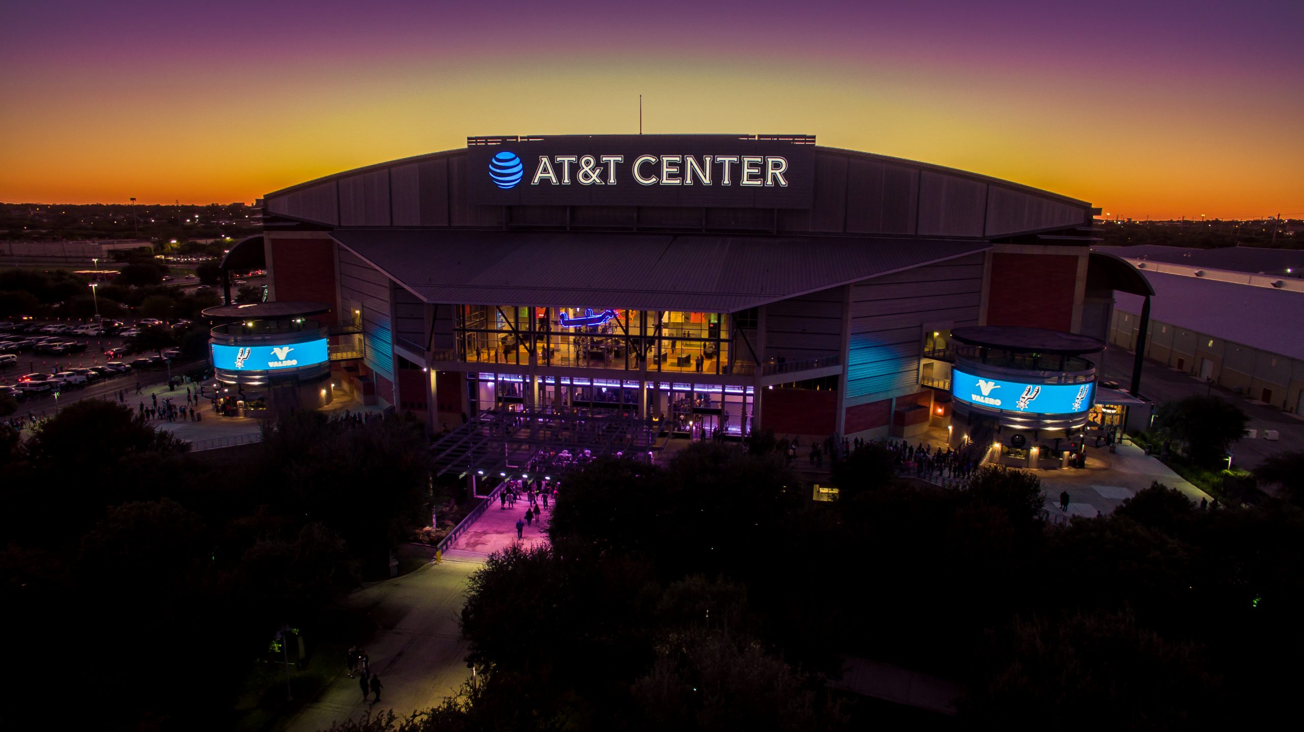 Spurs' AT&T Center Goes Cashless To Create Cleaner Fan Experience